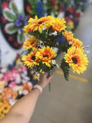 Букет искусственных подсолнухов