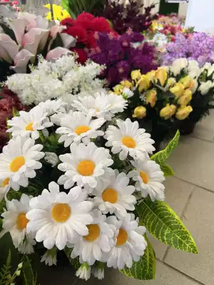 Композиция утяжелённая с белыми ромашками